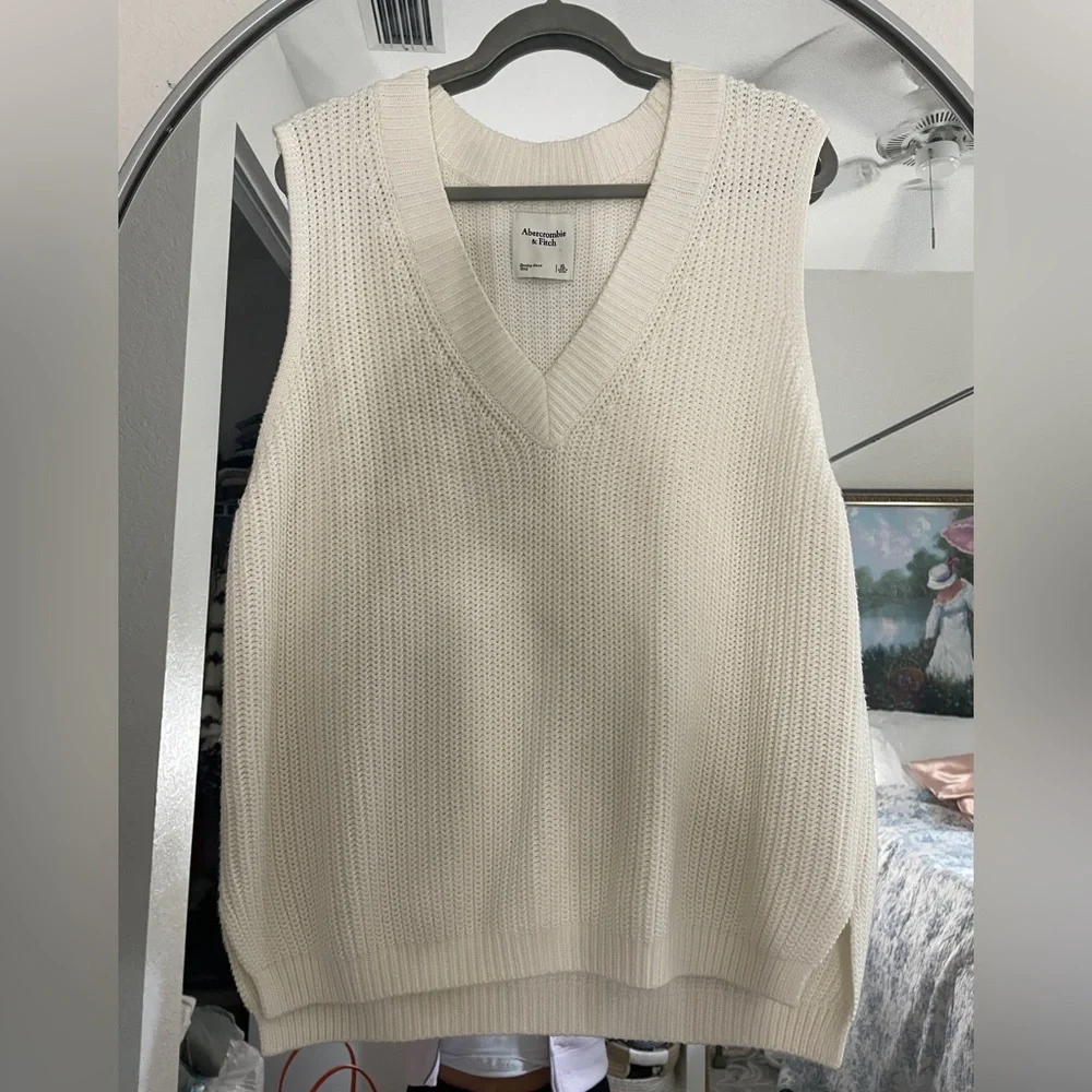 NWOT Abercrombie & Fitch Off-White Cable Knit Sweater Vest - Picture 2 of 2